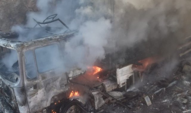 Bilecik&#039;te seyir halindeki tır alev alev yandı