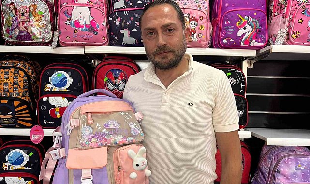 Bilecikli çanta satıcısı velileri okul çantası konusunda uyardı
