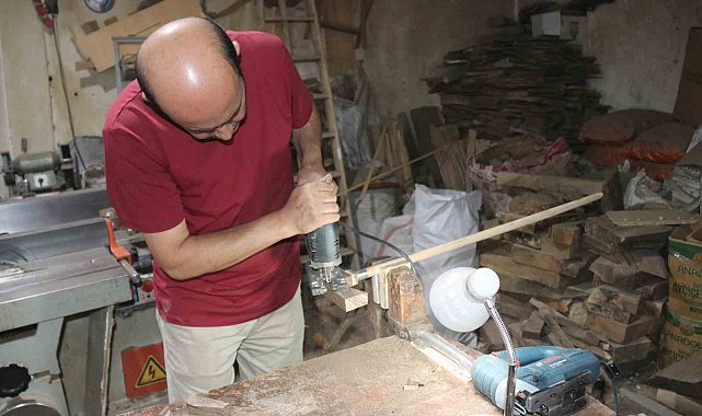 Bin yıllık ceviz ağacından yapılan bastonlar Malazgirt kutlamalarına hazırlanıyor