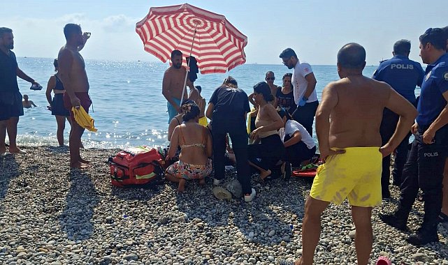 Boğulma tehlikesi geçiren gence ilk müdahaleyi izinli sağlıkçılar yaptı