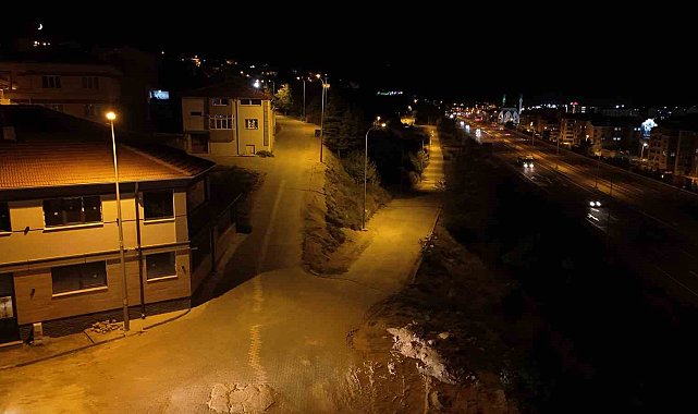 Bozüyük'te karanlık sokaklar aydınlatıldı