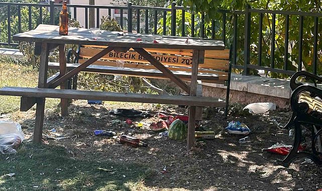 Bu görüntüler tarihi binanın bahçesinde