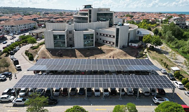 Bu hastane tükettiğinin iki katı enerji üretiyor