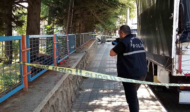 Bursa'da bir genç okul duvarının üzerinde ölü bulundu