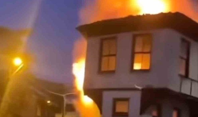 Bursa'da geceyi aydınlatan yangın