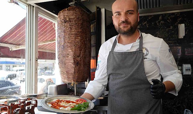 Bursa'nın İskender'ine rakip çıktı: Damak çatlatan meşhur Bayburt döneri yöresel lezzet yaprak mantıyla buluşturuldu