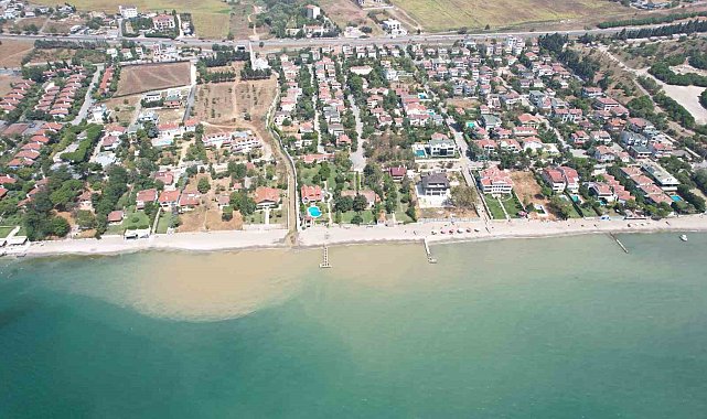 Büyükçekmece Kumburgaz'da denizin rengi değişti