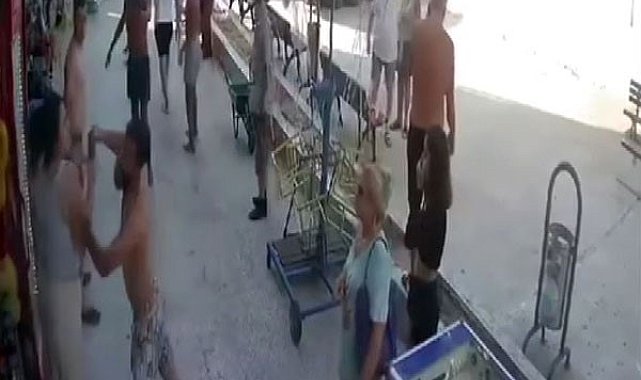 Büyükçekmece'de genç kız dehşeti yaşadı: Dişleri kıran yumruk kamerada