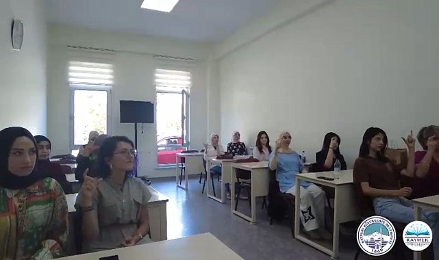 Büyükşehir KAYMEK'in Türk İşaret Dili Kursuna vatandaşlardan tam not