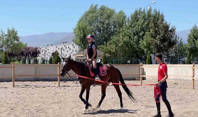 Büyükşehir'in binicilik eğitimlerinde yeni dönem kayıtları başladı