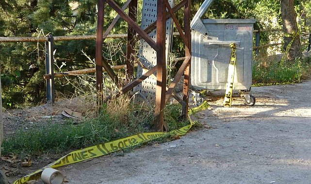 Cadde ortasında elektrik akımına kapıldı