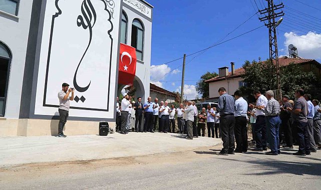 Çameli'nde imece usulü yapılan Elmalı Camisi ibadete açıldı