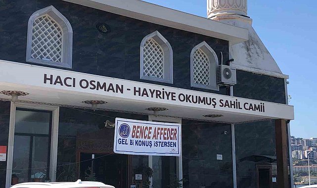 Camiye asılan afişi görenler şaştı kaldı