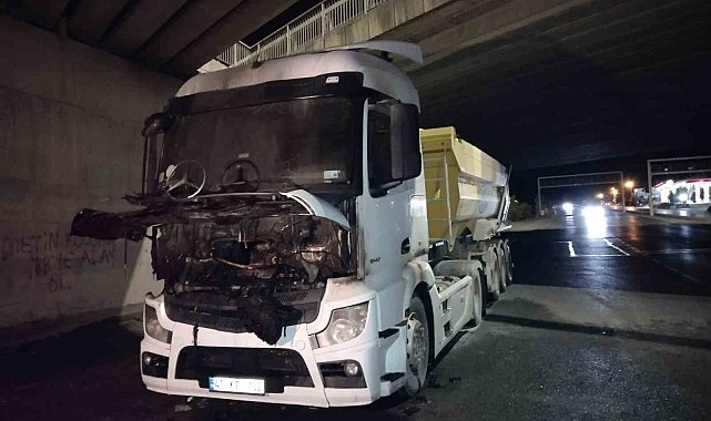 Çekmeköy-Şile Otoyolu'nda hafriyat kamyonu alev alev yandı