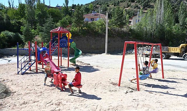 Çektikleri video ile köylerine oyun parkı isteyen çocukların isteği yerine geldi