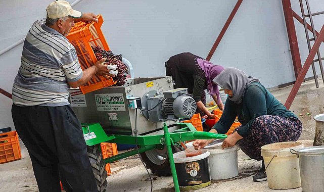 Çiftçilere salça ve üzüm sıkma makinesi desteği