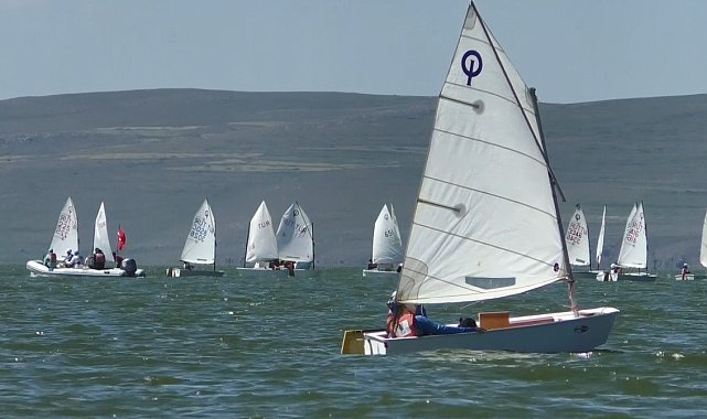 Çıldır Gölü'nde yelken yarışları başladı