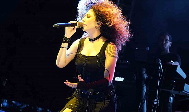 Çim Konserleri'nde Sena Şener rüzgarı