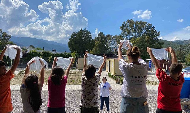 Çimko'dan depremden etkilenen çocuklara eğitim desteği