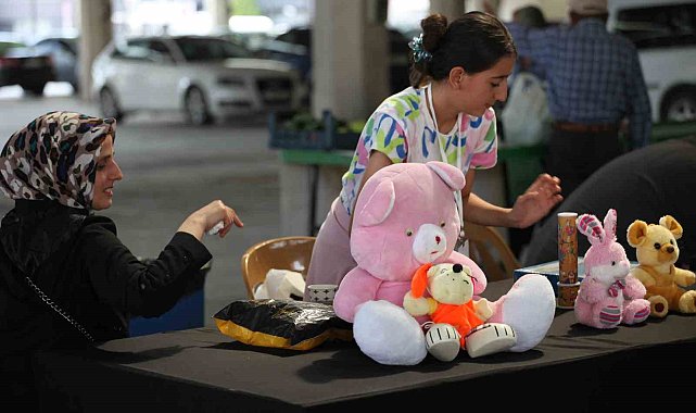 Çocuklar, eski oyuncaklarından aile bütçesine katkı sağlamayı hedefliyor
