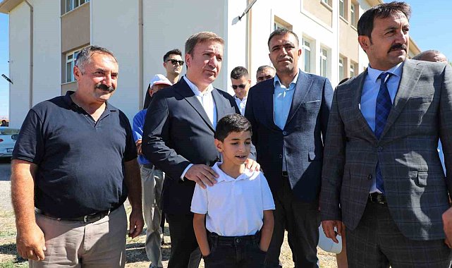 Çocukların halı saha talebine, Vali Aydoğdu kayıtsız kalmadı