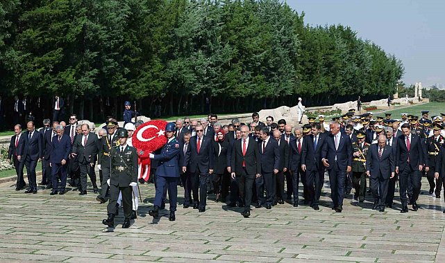 Cumhurbaşkanı Erdoğan, 30 Ağustos dolayısıyla Anıtkabir'i ziyaret etti