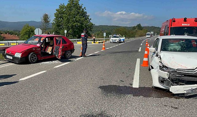 D-100'de iki otomobil çarpıştı: 1 yaralı