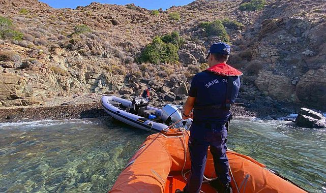Datça'da plajda 22 düzensiz göçmen ve 6 insan kaçakçısı yakalandı