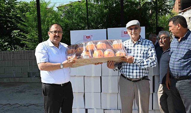 Denizli'de Akdeniz meyve sineği zararlısına karşı çiftçilere tuzak dağıtıldı