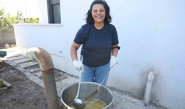 Depremin azmini yıkamadığı kadın evinin bahçesinde ürettiği sabunları satarak gelir elde ediyor