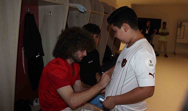 Depremzede Doruk'un sosyal medya üzerinden attığı mesajla hayali gerçeğe dönüştü