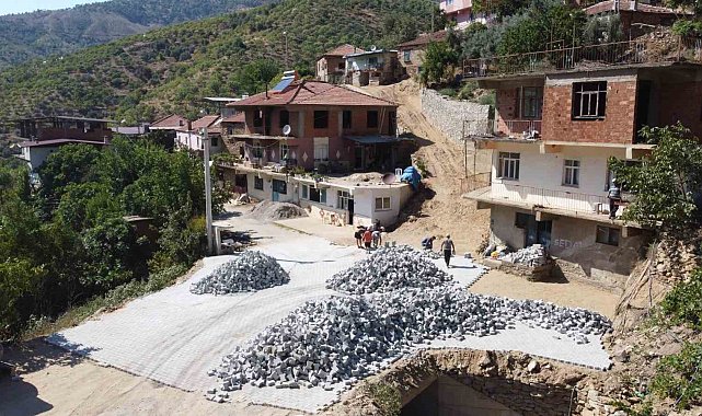 Derebaşı Mahallesi'ndeki yol yapılıyor