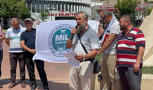Din görevlileri Tanju Özcan'ı protesto etti