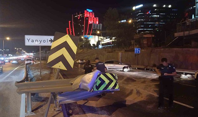 Direksiyon hakimiyetini kaybeden otomobil sürücüsü refüje çarparak durabildi: 1 yaralı