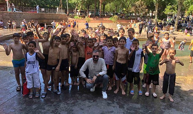 Diyarbakır'da Kur'an kursu öğrencileri Anzele'de serinliyor