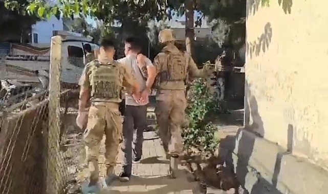 Diyarbakır'da terör örgütü propagandası içeren şarkıyla halay çeken 5 kişi gözaltına alındı