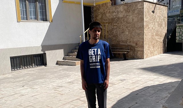 Diyarbakırlı görme engelli hafız, taziye mesajlarını 13 bin üyesi olan 10 Whatsapp gruplarından duyuyor