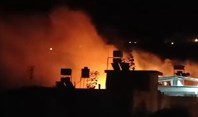 Doğum günü kutlamasında patlatılan havai fişekler bahçede yangına sebep oldu