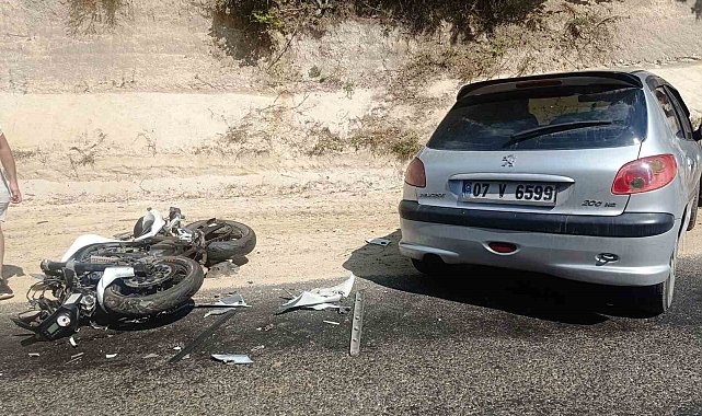 Domaniç'te motosiklet ile otomobilin çarpışması sonucu 2 kişi yaralandı
