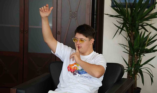 Down sendromlu Tamer istedi, ameliyathanede üçlü sesleri yankılandı