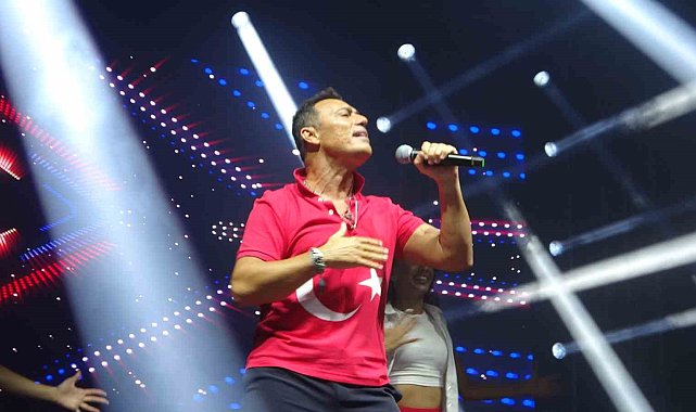 Dowtown'da 30 Ağustos coşkusu Mustafa Sandal ile kutlandı