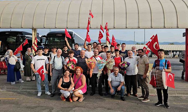 Dünyanın bileğini büken ikizler, memleketinde coşkuyla karşılandı