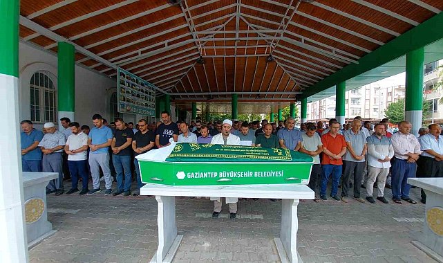 Düştüğü havuzda boğulan minik Duru defnedildi