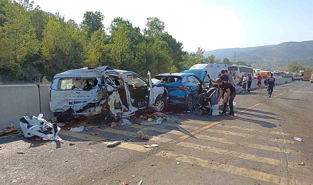 Düzce'de feci kazada ölen ve yaralananların kimlikleri belli oldu