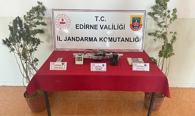 Edirne'de araçta ve evde yapılan aramada uyuşturucu çıktı