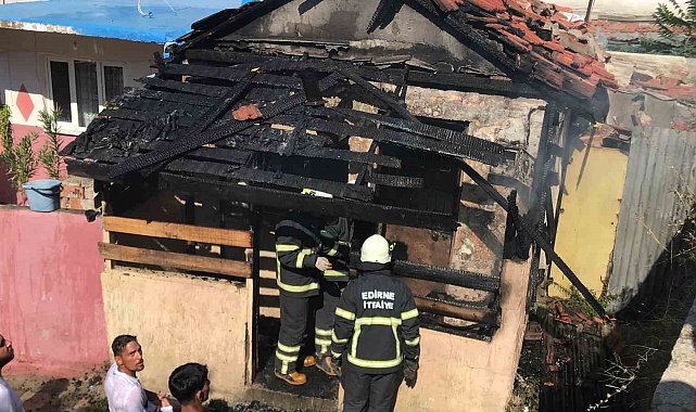 Edirne'de çıkan yangında evi küle dönen kadın gözyaşlarına boğuldu