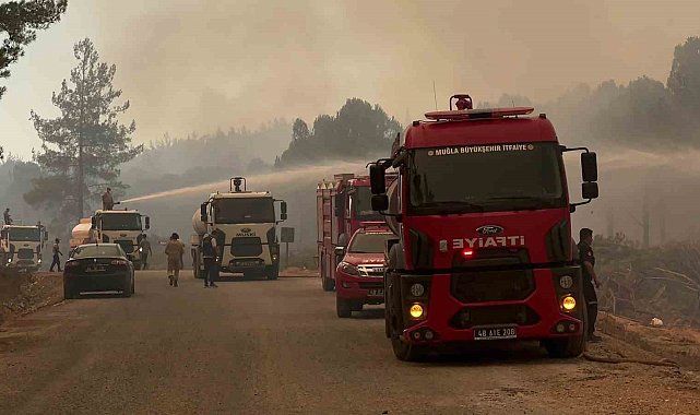 Ekipler alevlere duvar ördü, direniyor
