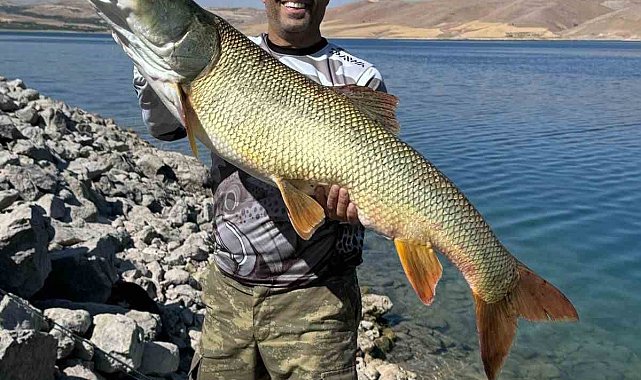 Elazığ'da amatör balıkçı 41 kilogramlık turna balığı yakaladı