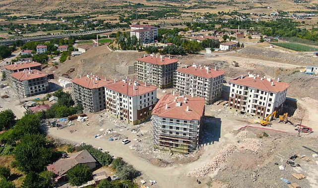 Elazığ'da yapımı devam eden TOKİ konutları hızla yükseliyor