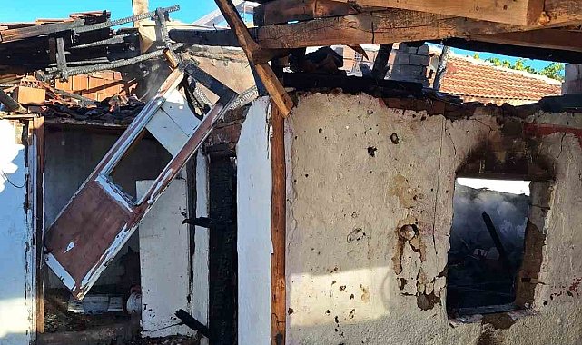 Elektrikli bisikletin şarj olan bataryası patladı